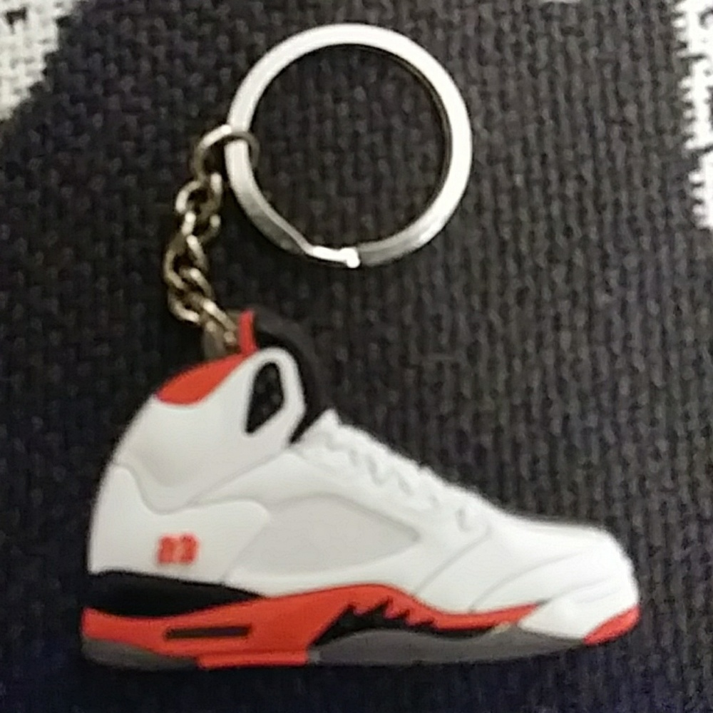 Retro Js 5 Keychain Bundle 3 For 20% OFF